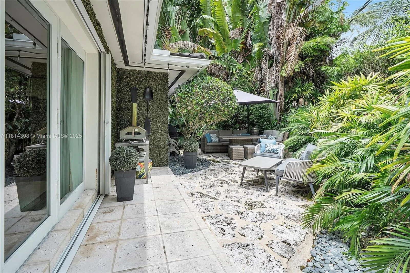 700 Vilabella Ave