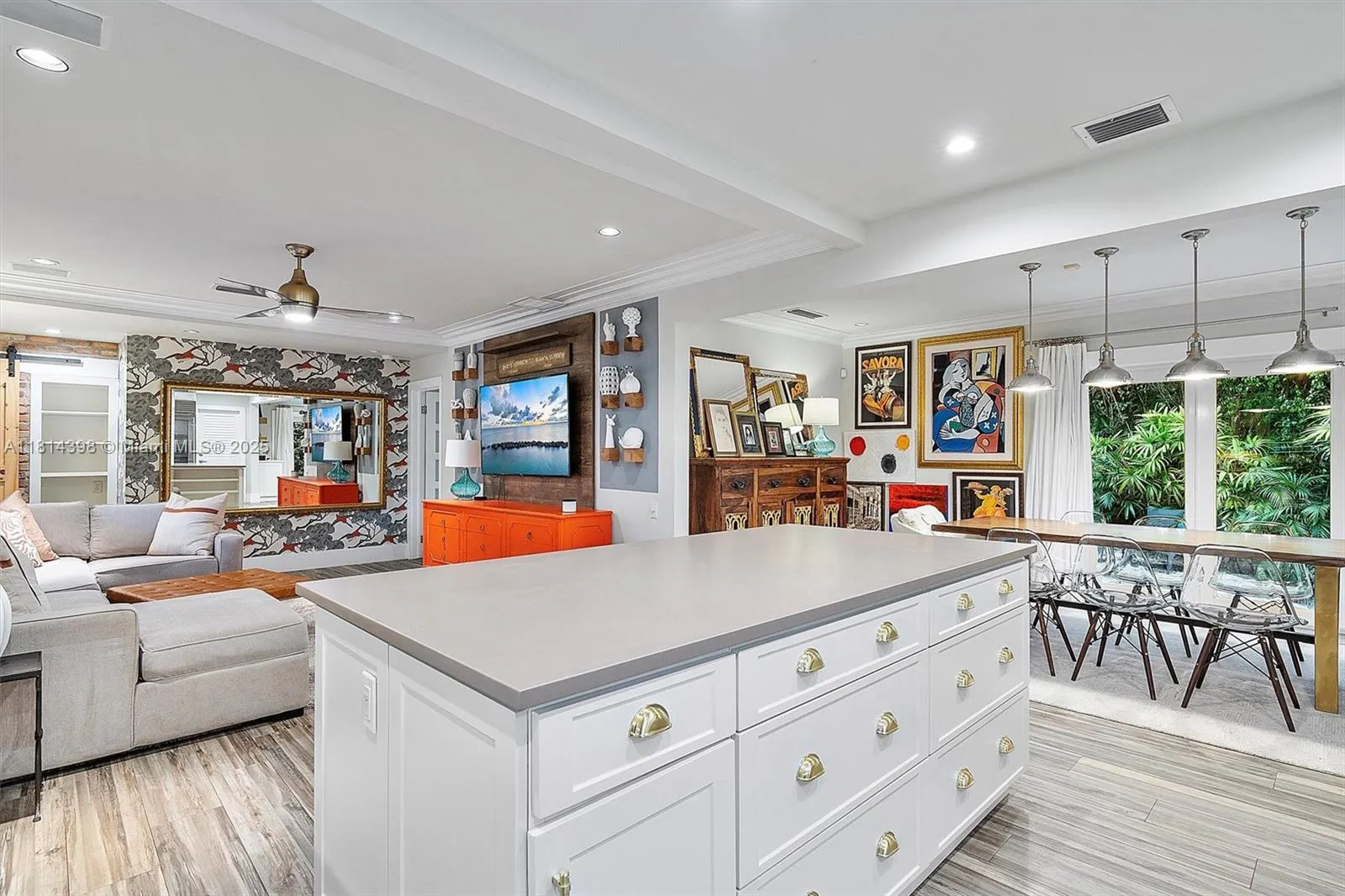 700 Vilabella Ave
