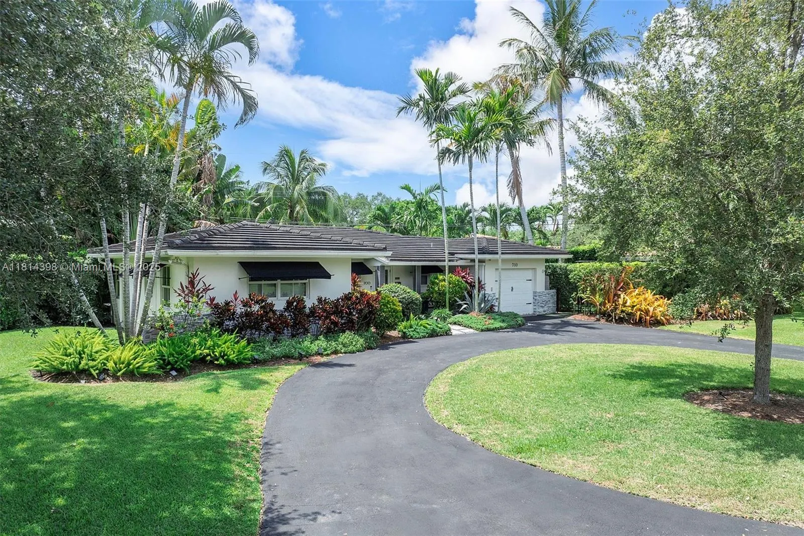 700 Vilabella Ave