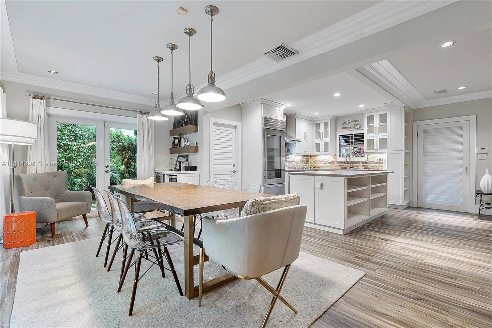 700 Vilabella Ave