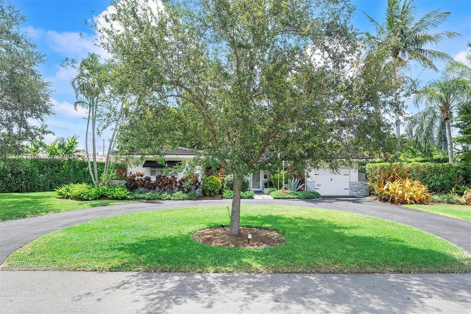 700 Vilabella Ave