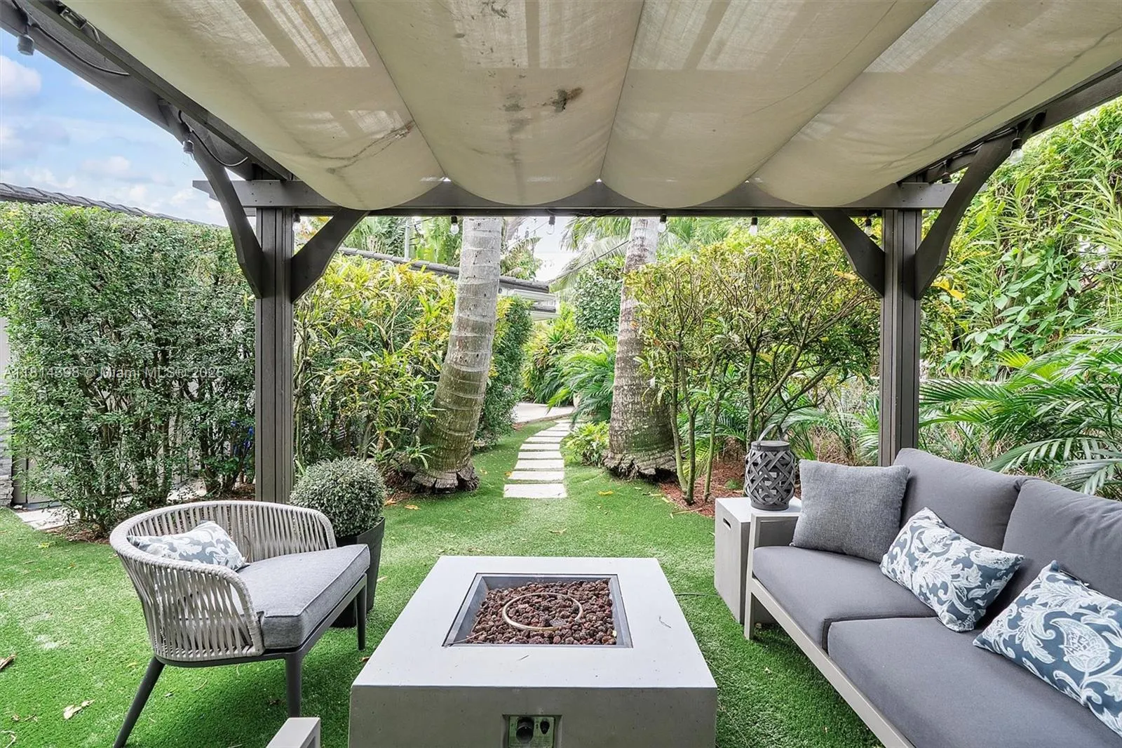 700 Vilabella Ave