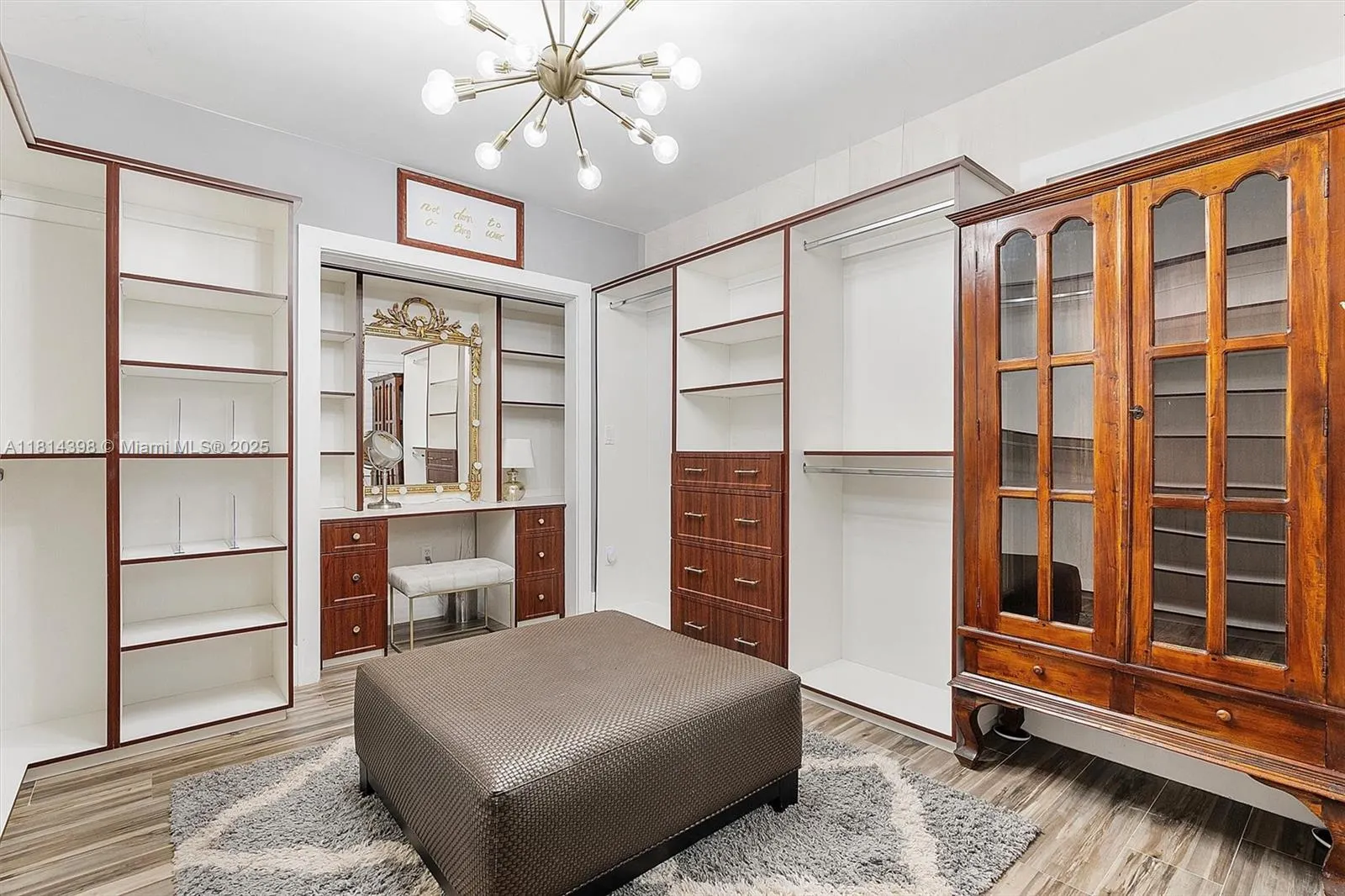 700 Vilabella Ave