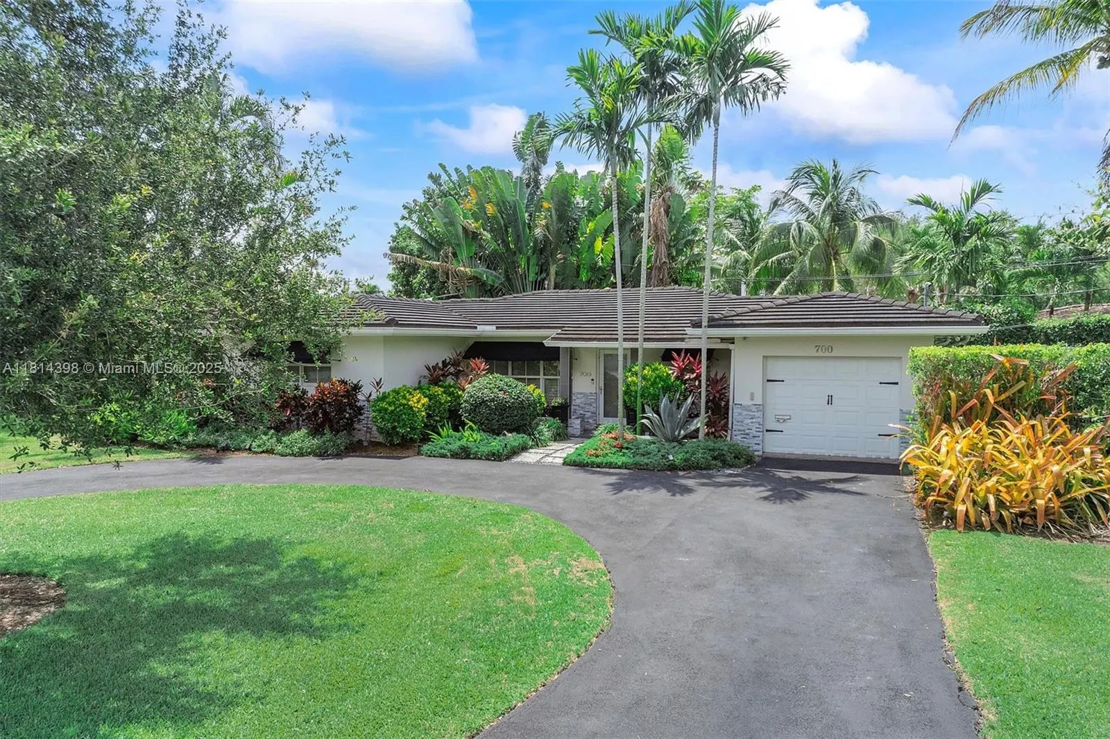 700 Vilabella Ave