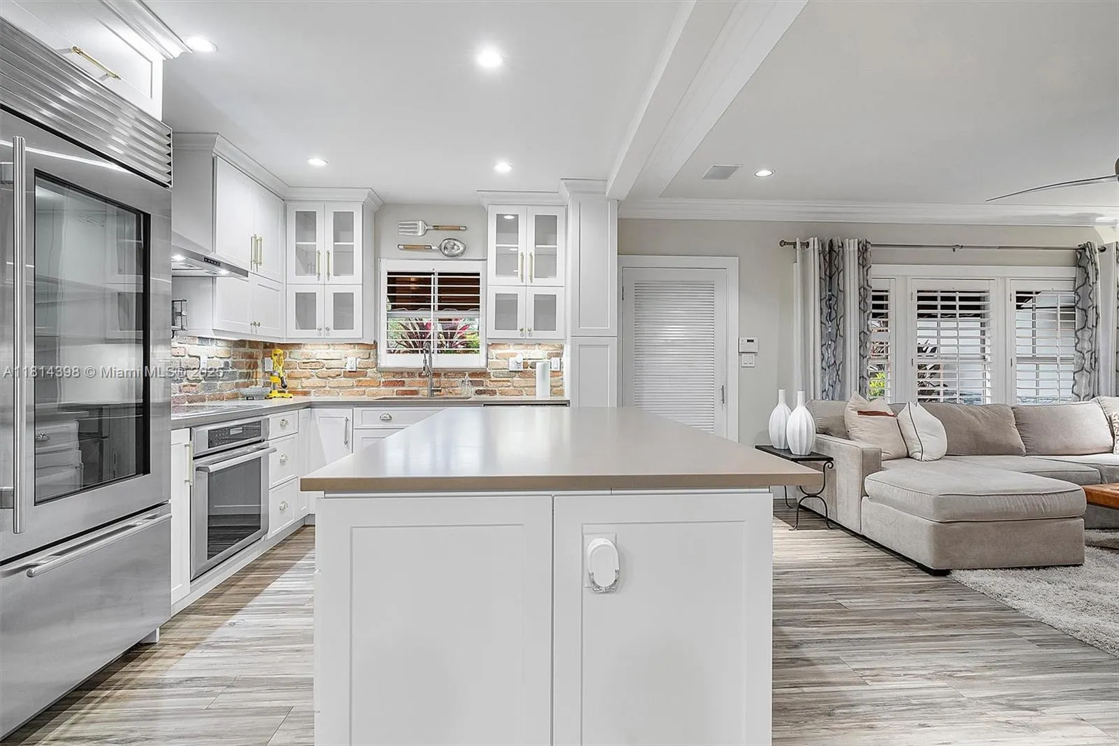 700 Vilabella Ave