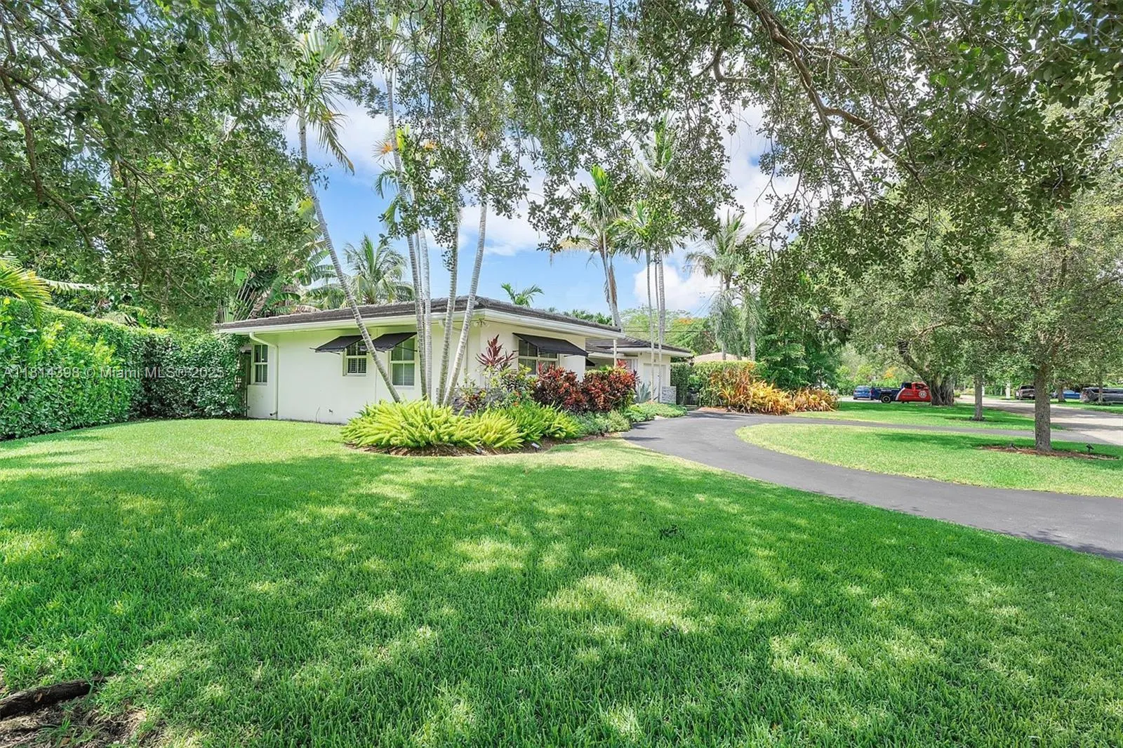 700 Vilabella Ave