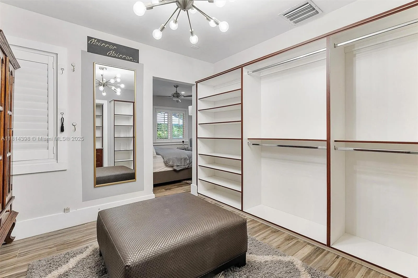 700 Vilabella Ave