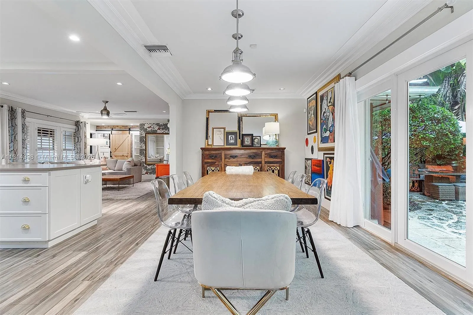 700 Vilabella Ave