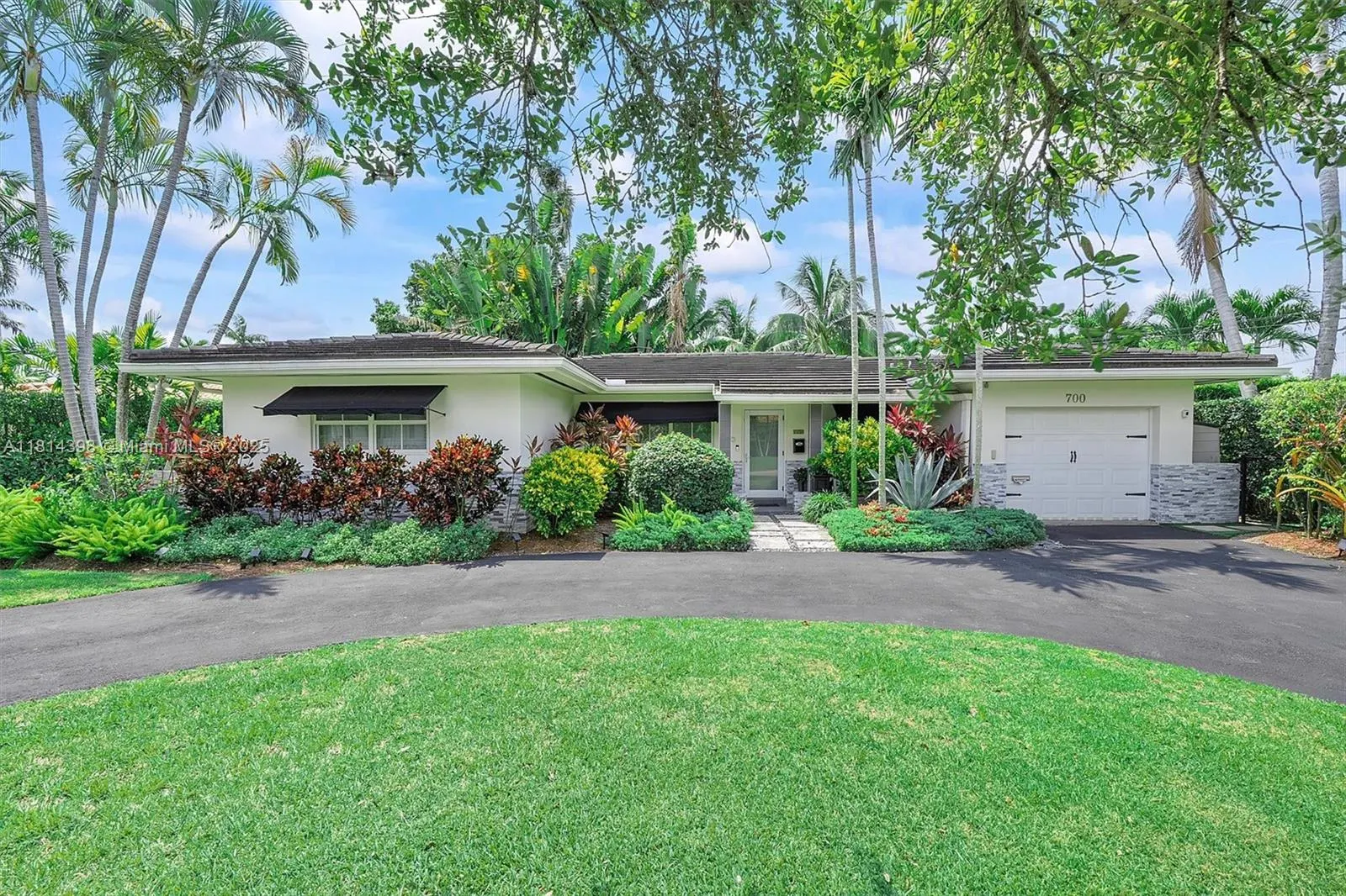 700 Vilabella Ave