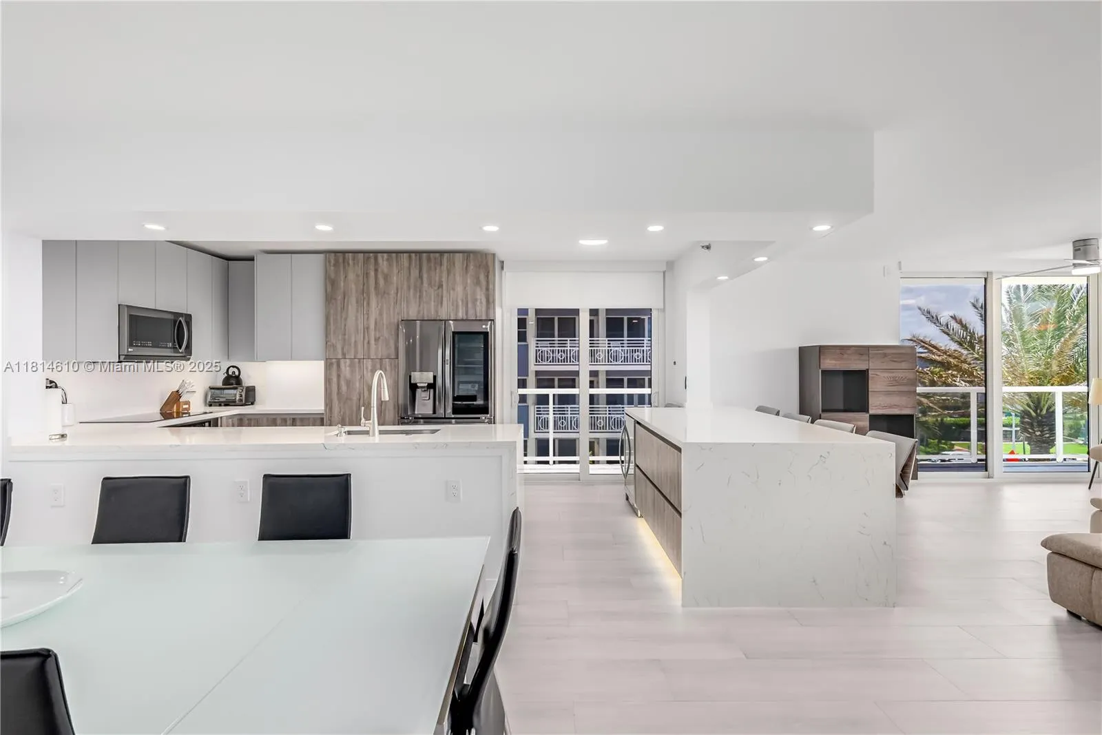8855 COLLINS AVE, #4G