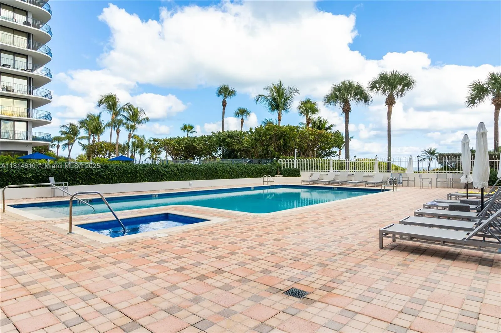 8855 COLLINS AVE, #4G