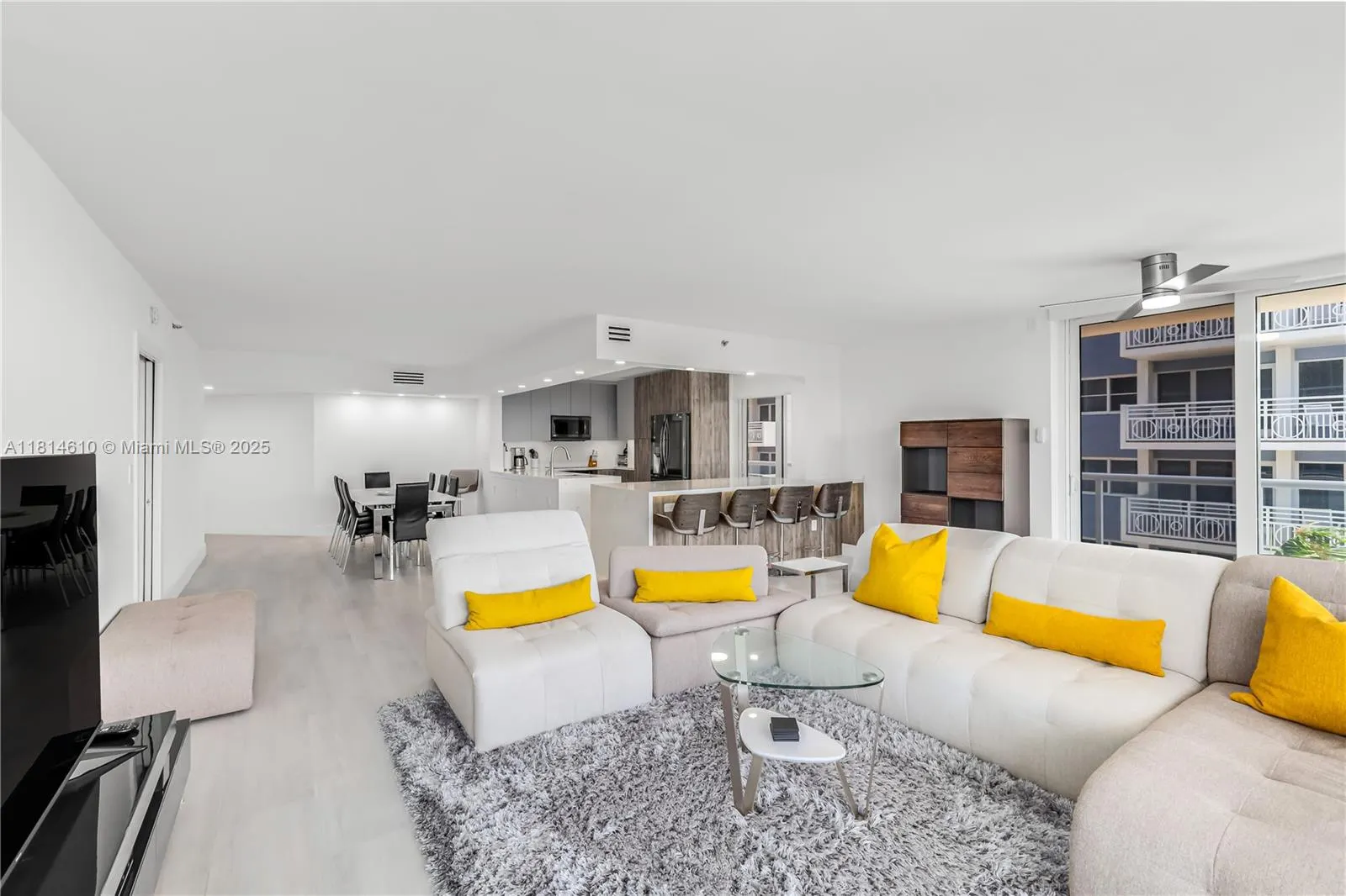 8855 COLLINS AVE, #4G