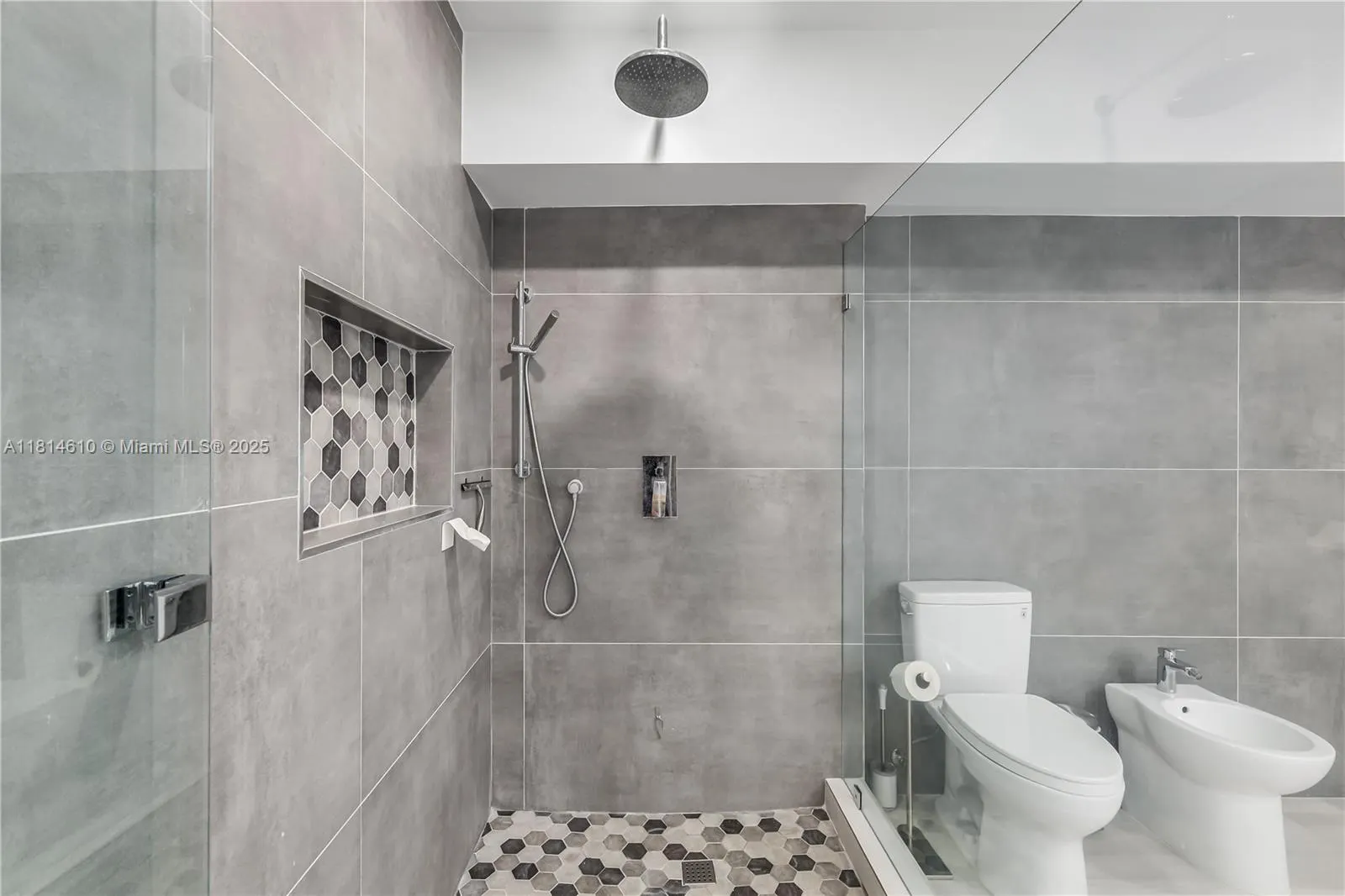 8855 COLLINS AVE, #4G