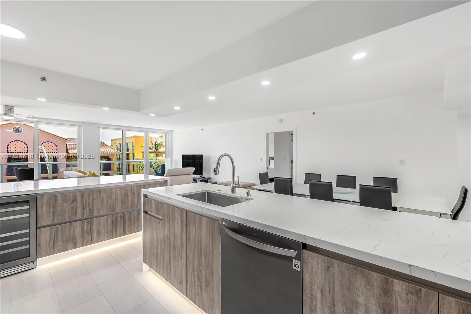 8855 COLLINS AVE, #4G