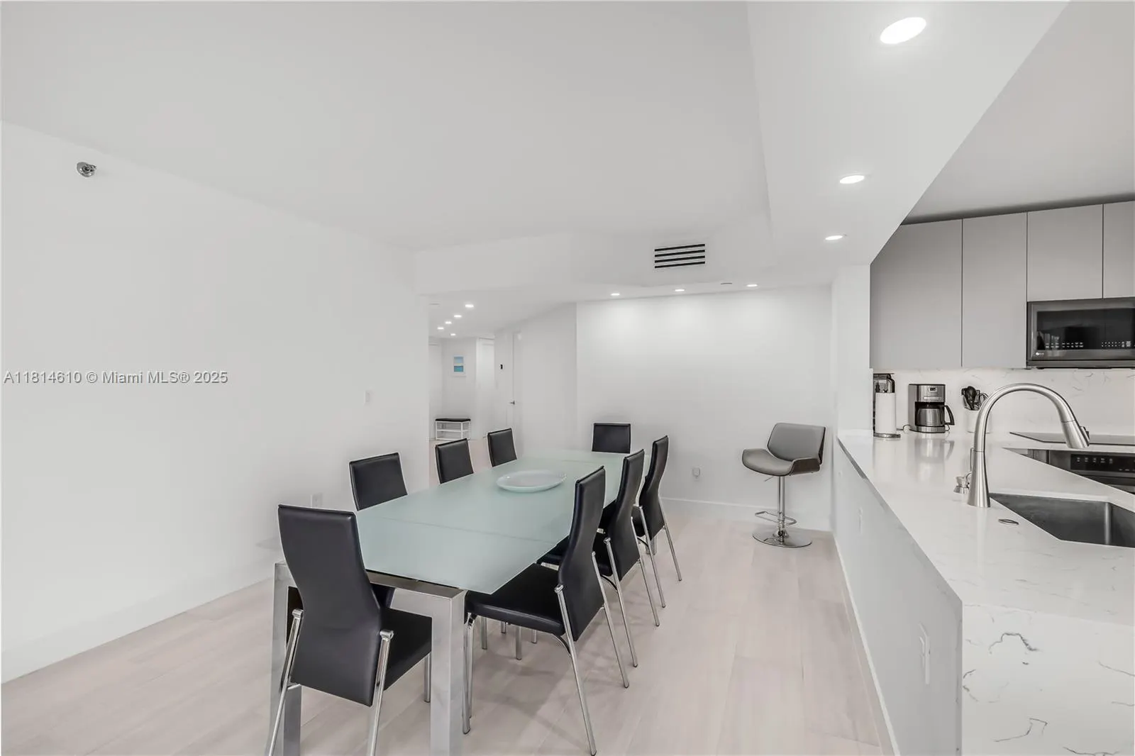 8855 COLLINS AVE, #4G