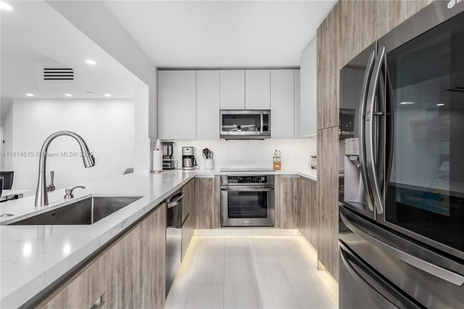 8855 COLLINS AVE, #4G