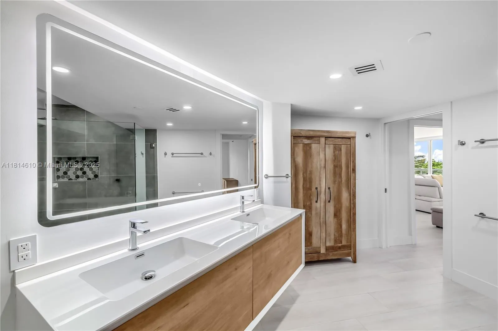 8855 COLLINS AVE, #4G