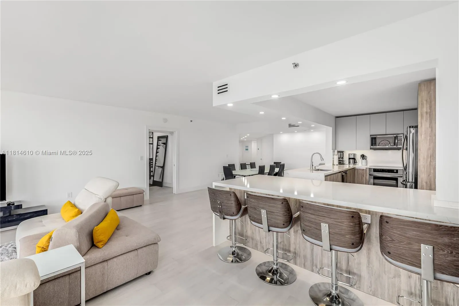 8855 COLLINS AVE, #4G