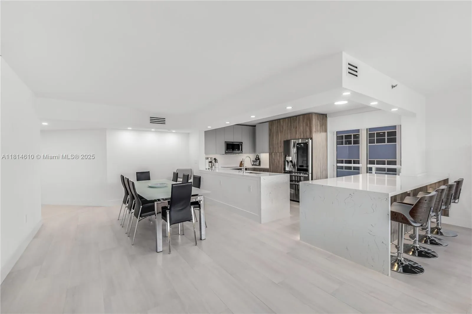 8855 COLLINS AVE, #4G