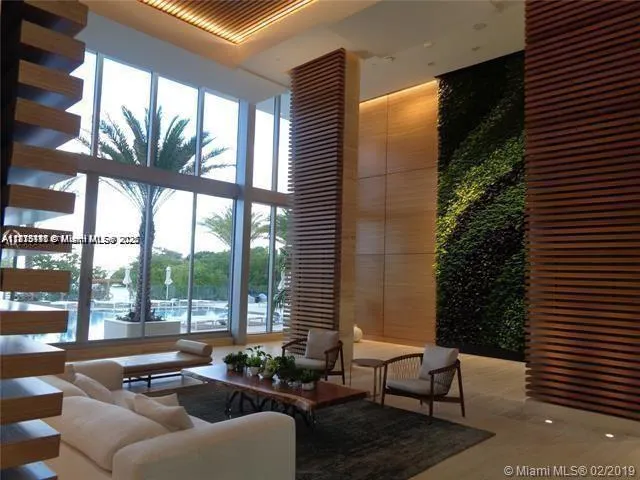 16385 Biscayne Blvd, #820