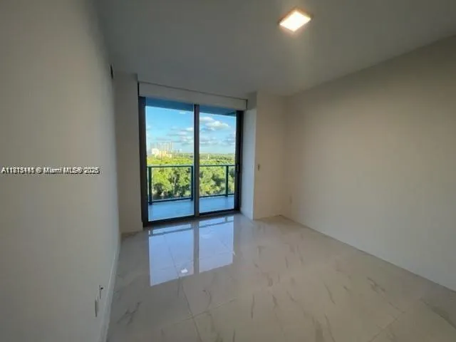 16385 Biscayne Blvd, #820