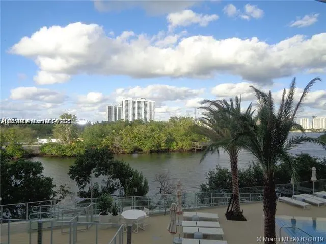 16385 Biscayne Blvd, #820