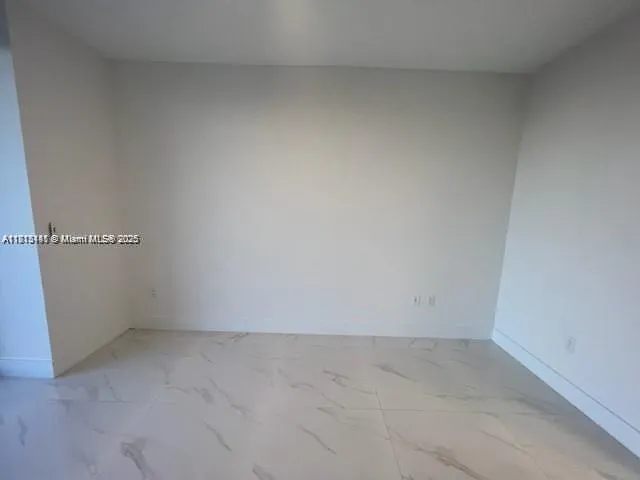 16385 Biscayne Blvd, #820