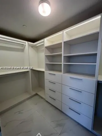 16385 Biscayne Blvd, #820
