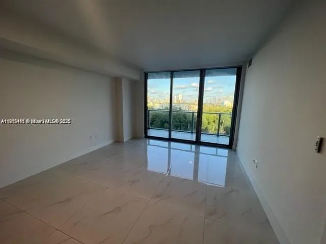 16385 Biscayne Blvd, #820
