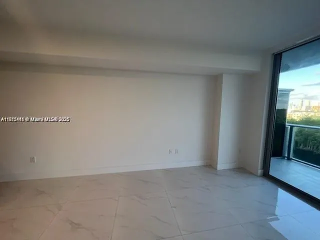 16385 Biscayne Blvd, #820