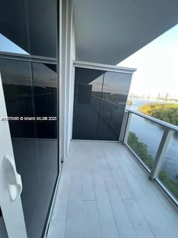 16385 Biscayne Blvd, #820