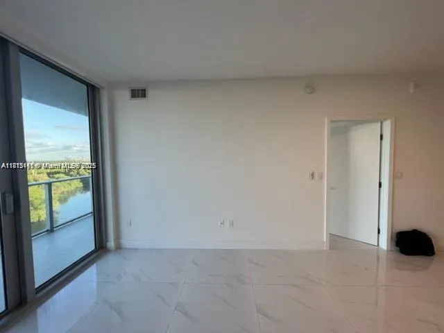 16385 Biscayne Blvd, #820