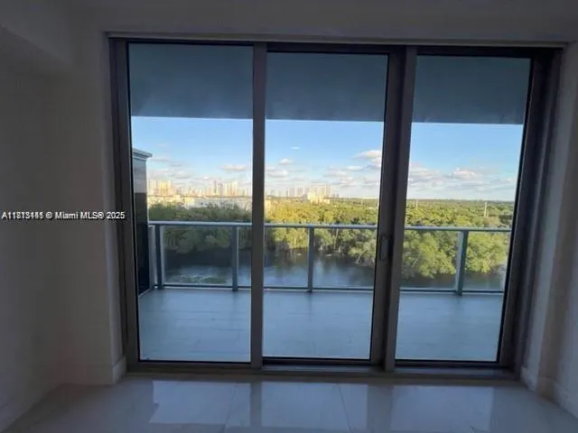16385 Biscayne Blvd, #820
