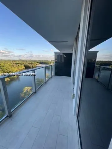 16385 Biscayne Blvd, #820