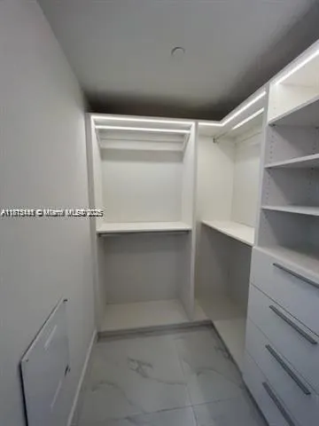 16385 Biscayne Blvd, #820
