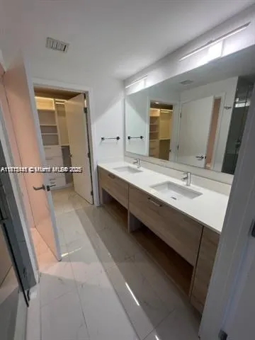 16385 Biscayne Blvd, #820