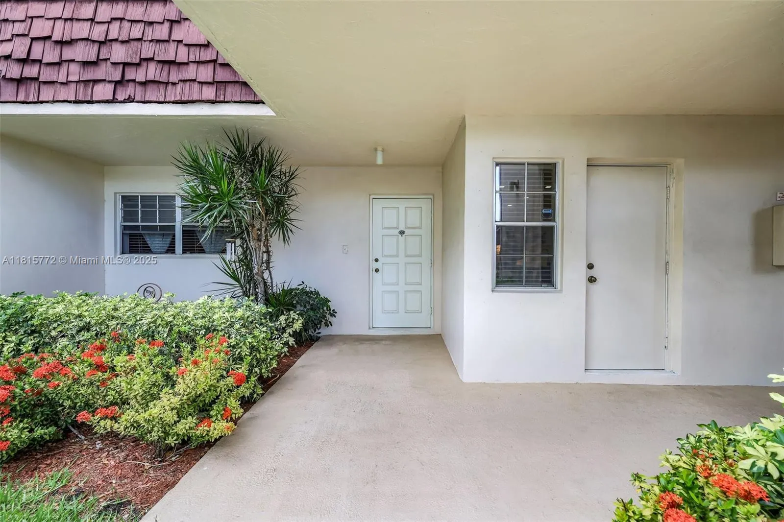 3301 S Palm Aire Dr, #106