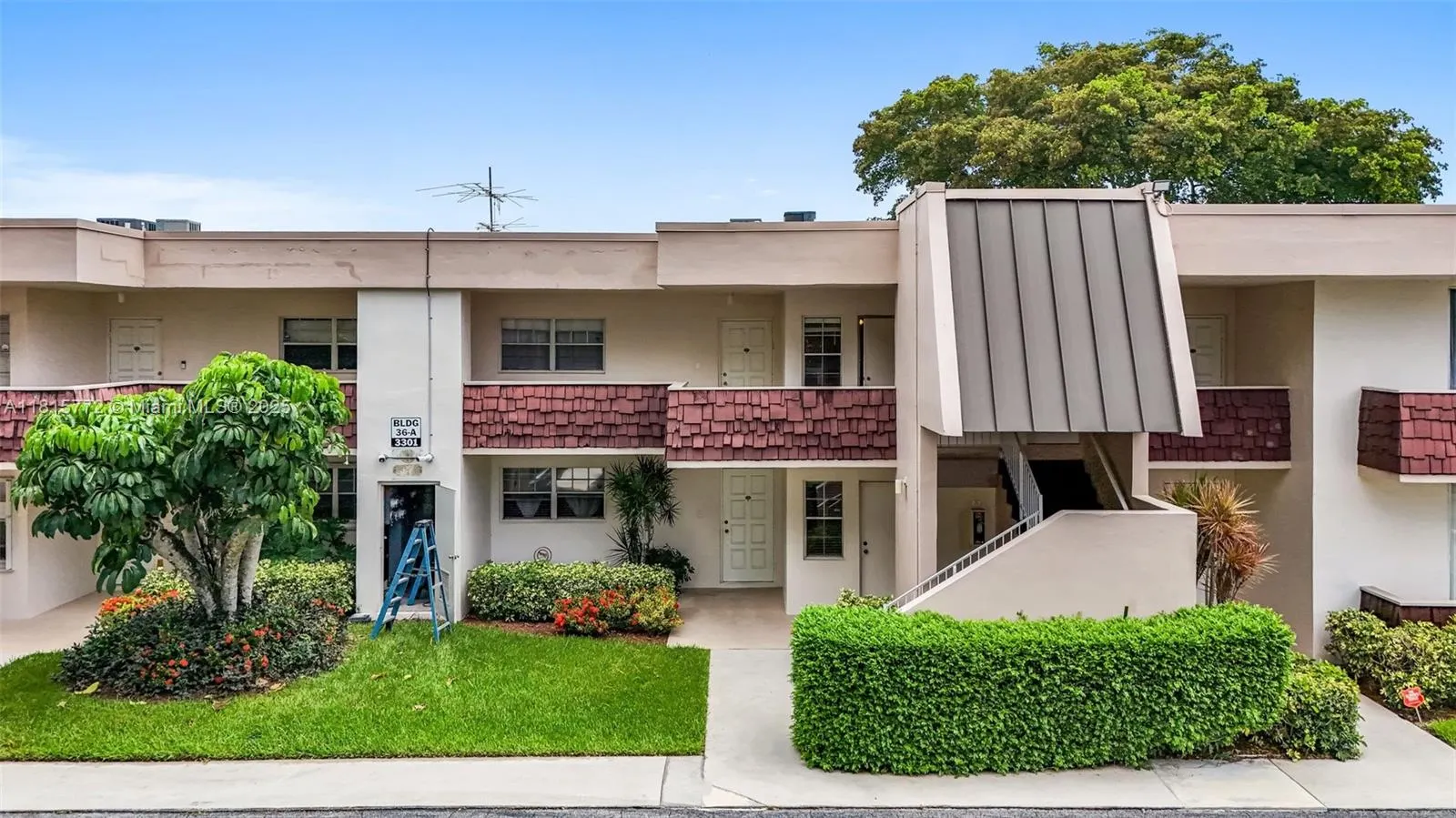 3301 S Palm Aire Dr, #106