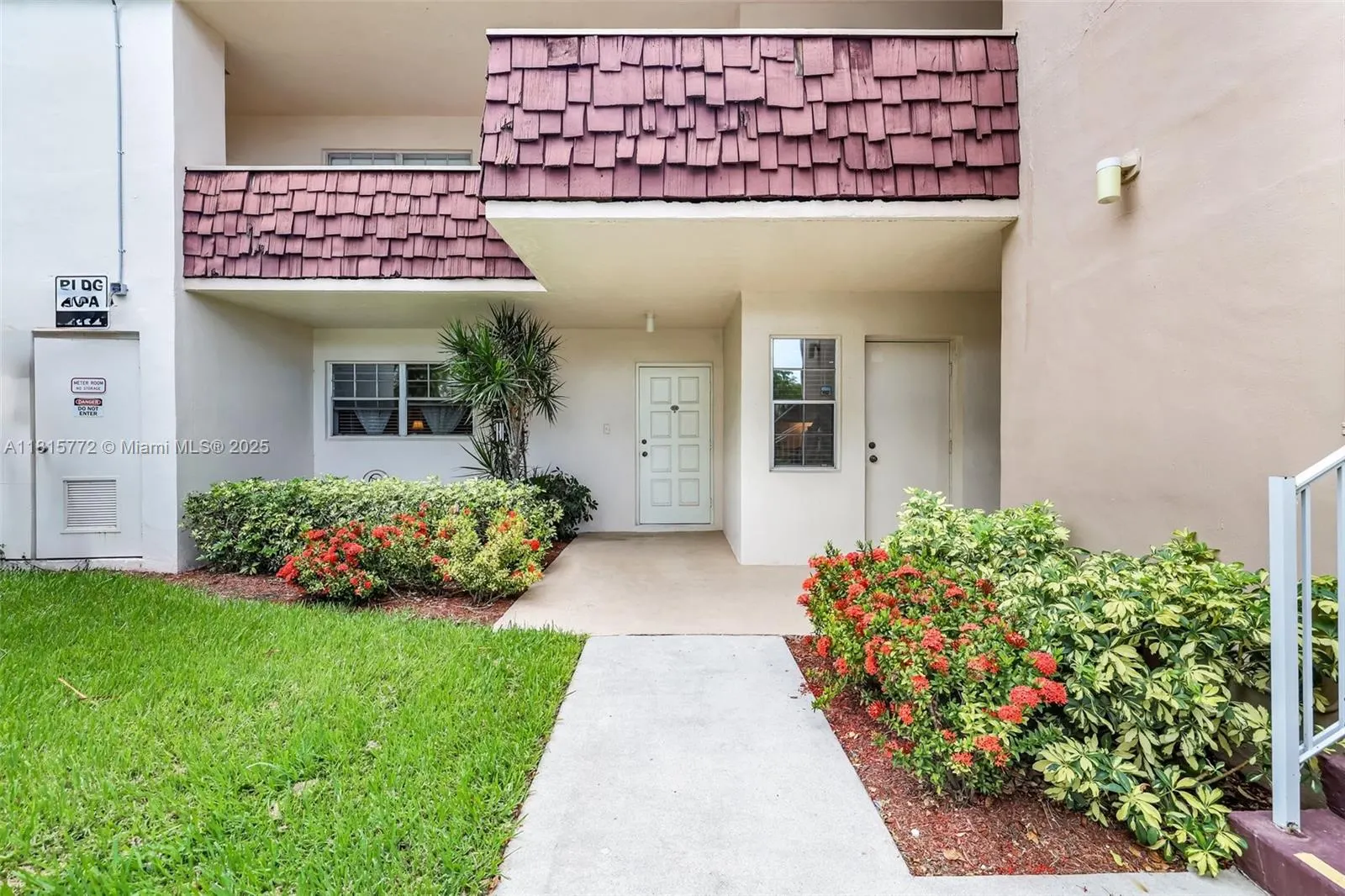 3301 S Palm Aire Dr, #106