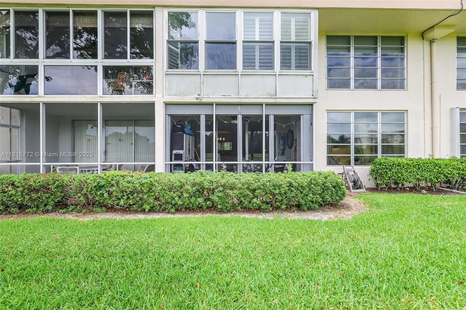 3301 S Palm Aire Dr, #106