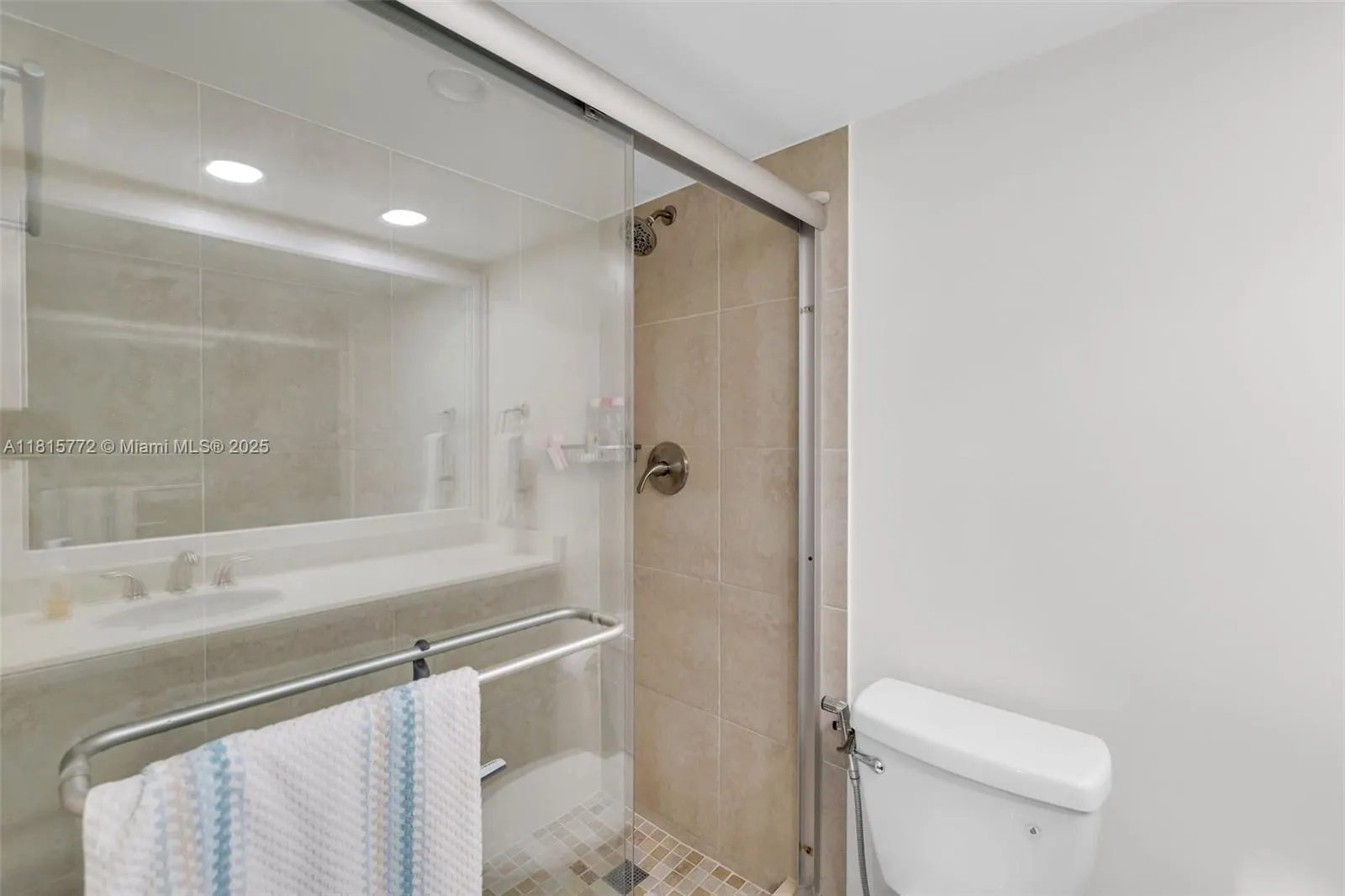 3301 S Palm Aire Dr, #106