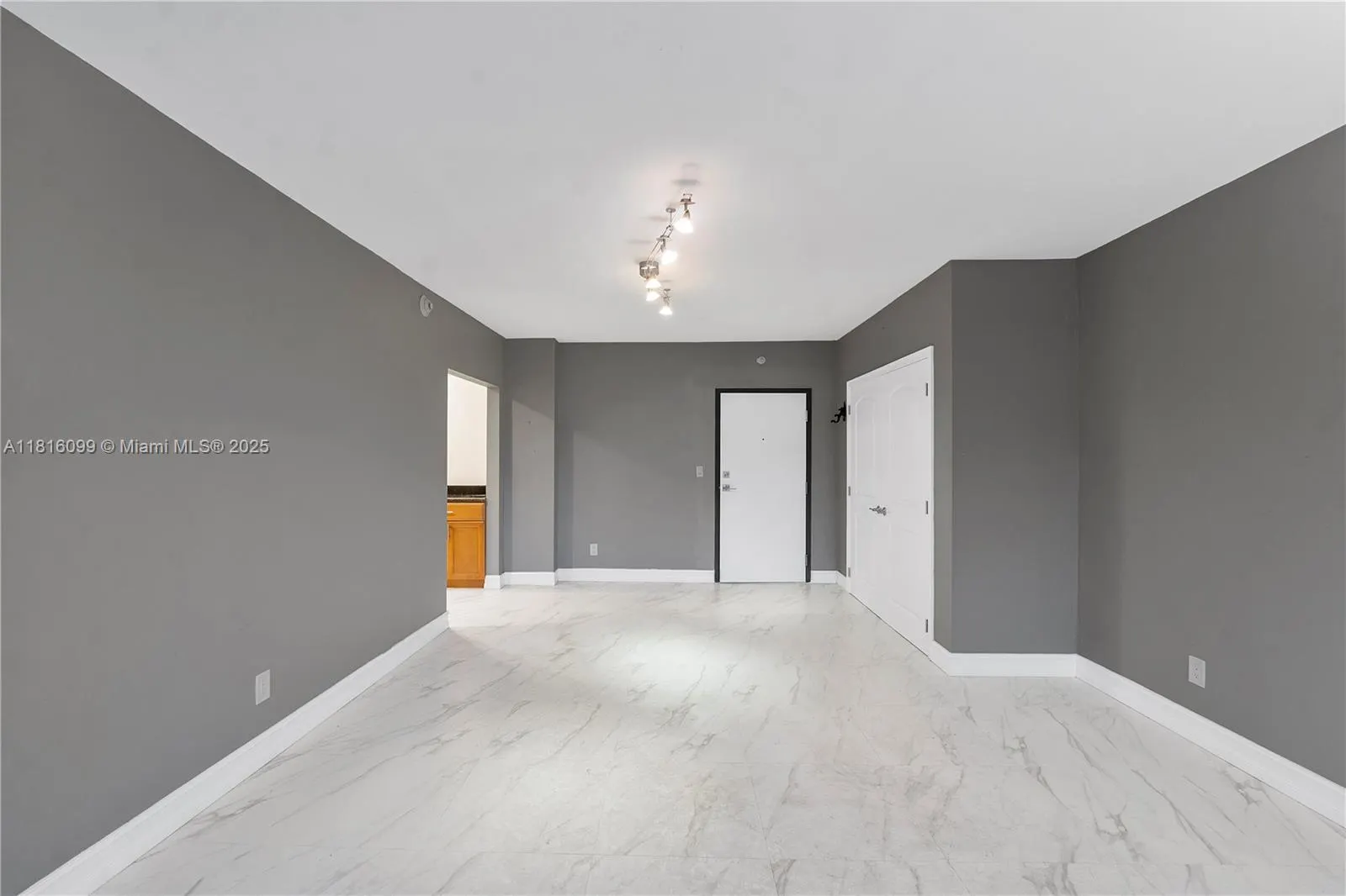 90 Edgewater Dr, #305
