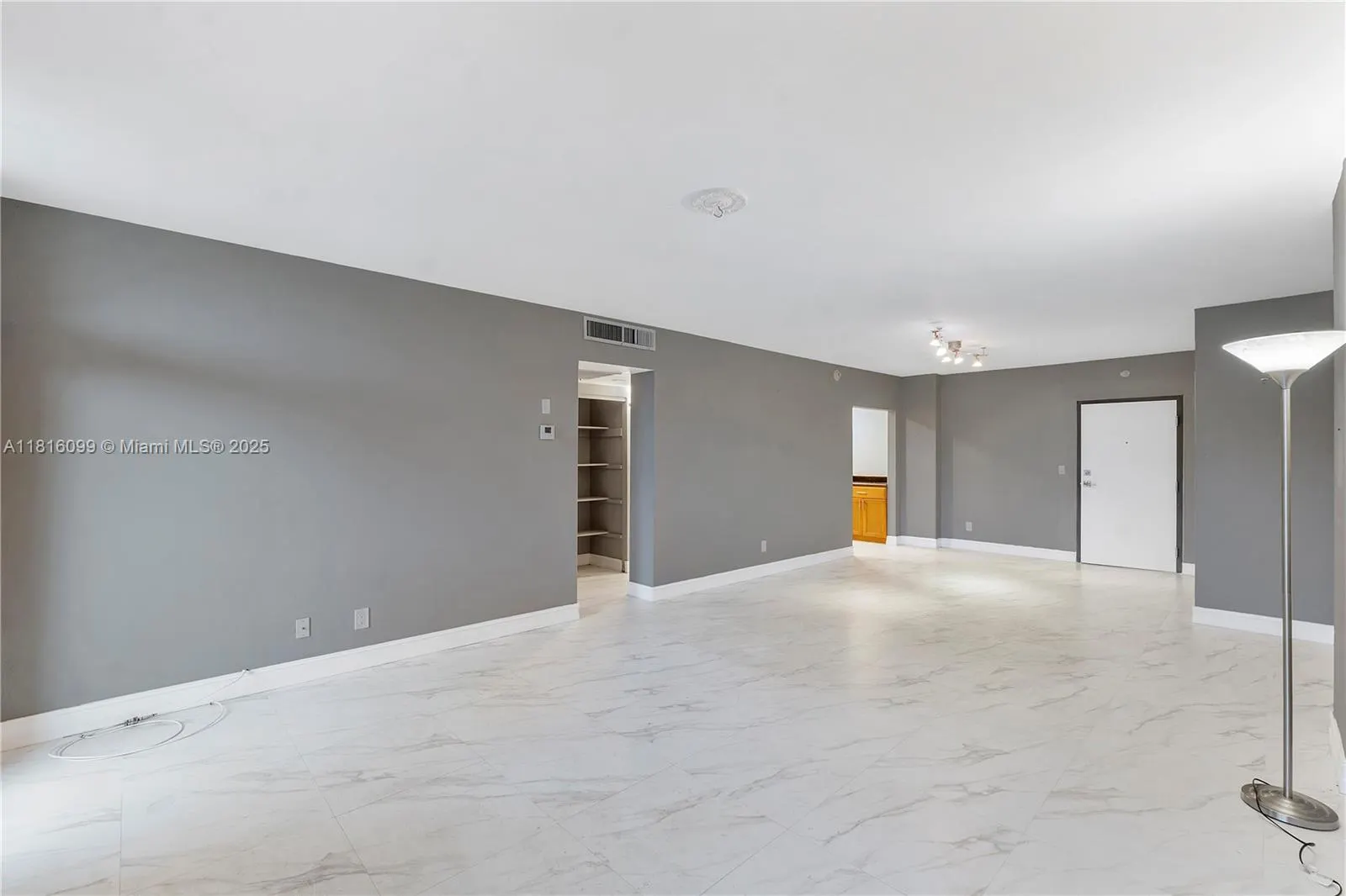 90 Edgewater Dr, #305