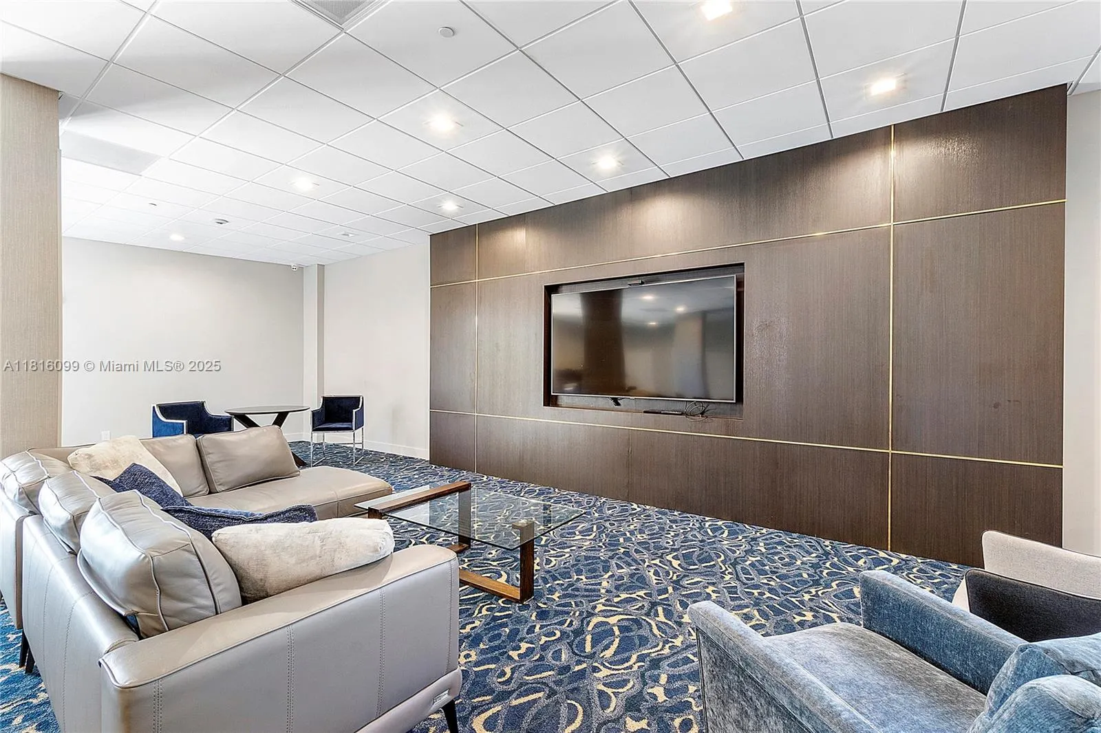 90 Edgewater Dr, #305