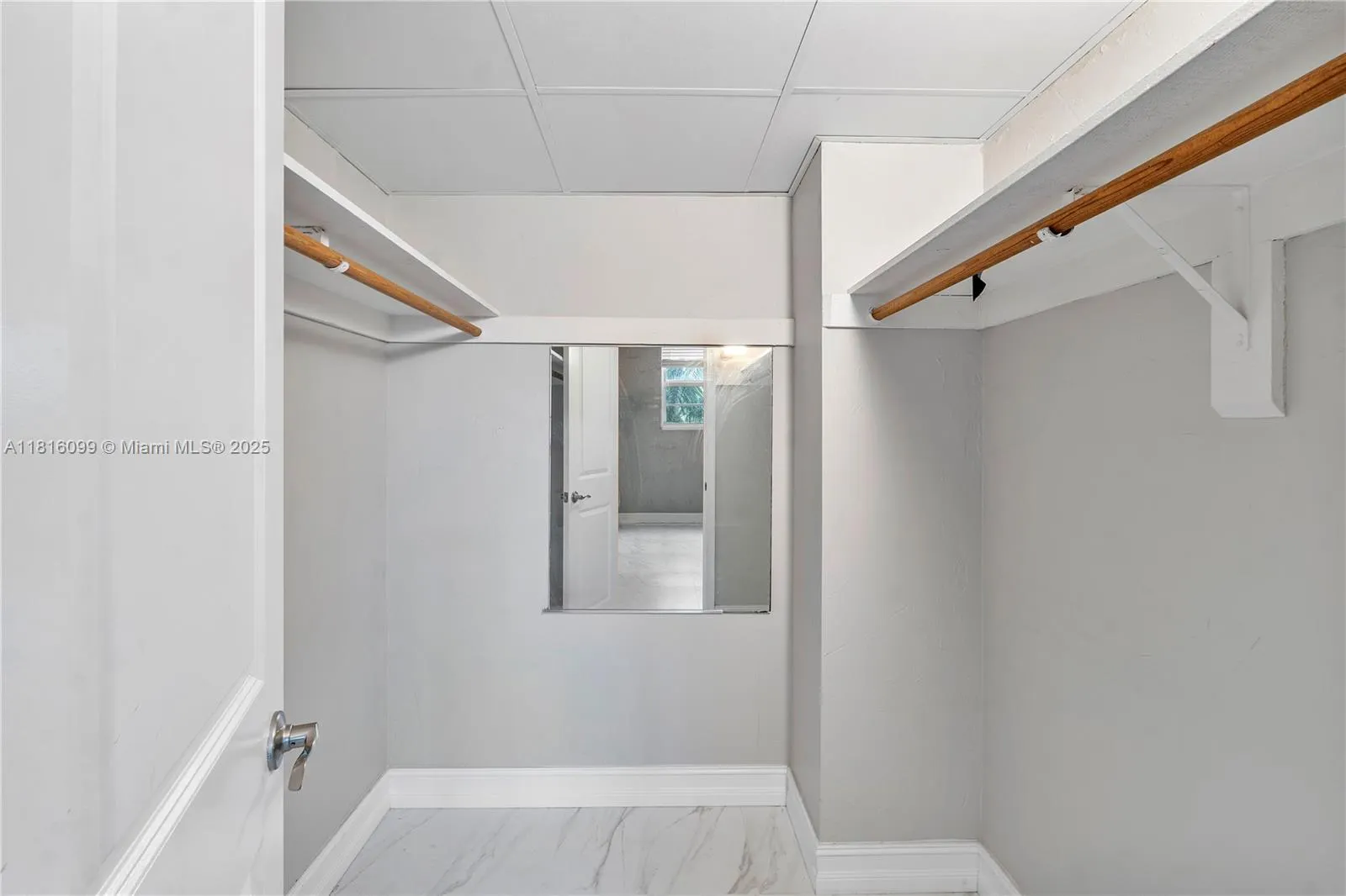 90 Edgewater Dr, #305