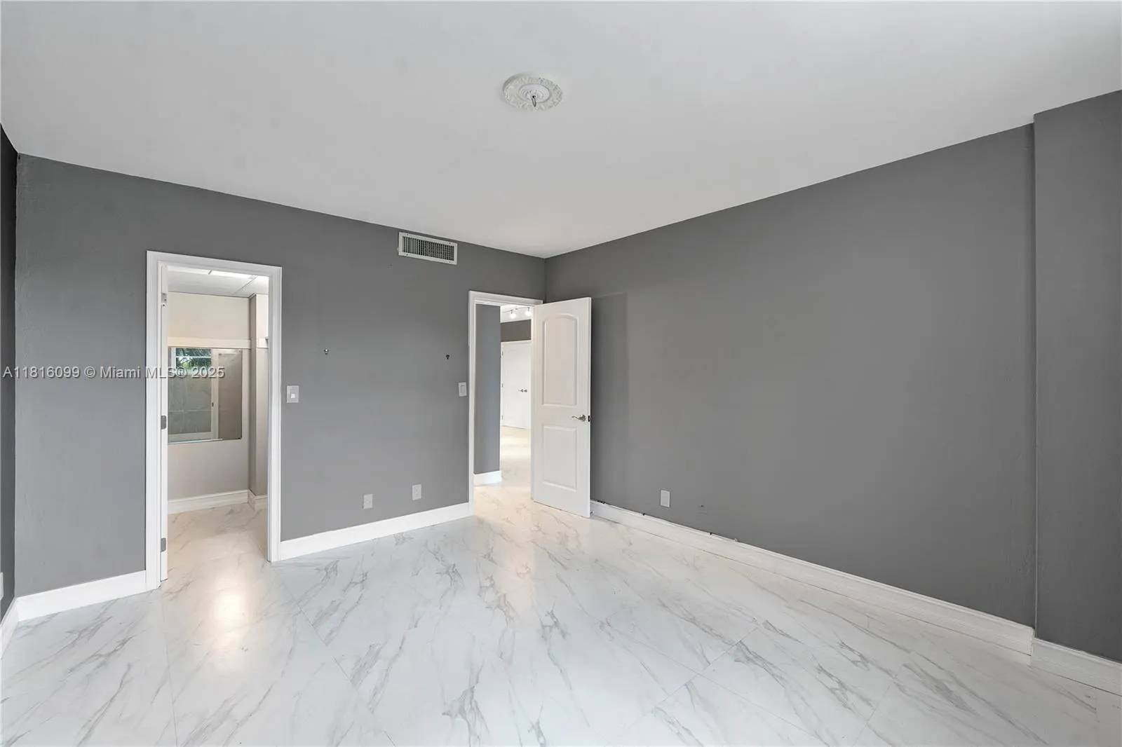90 Edgewater Dr, #305