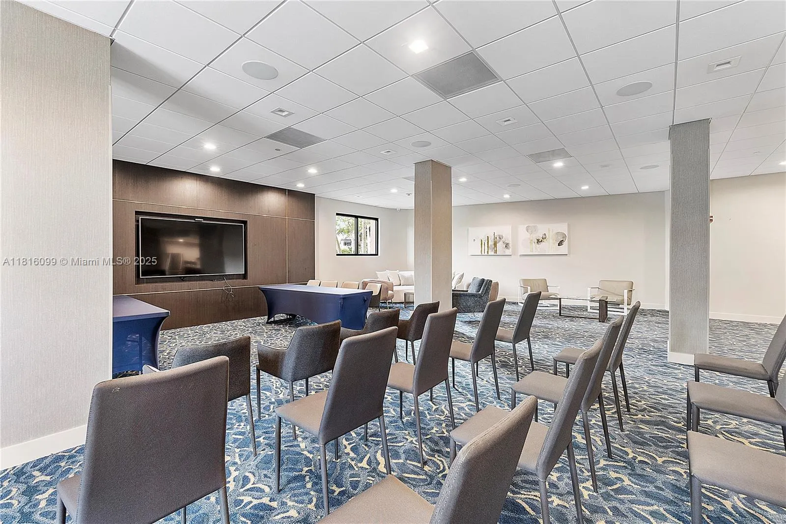 90 Edgewater Dr, #305