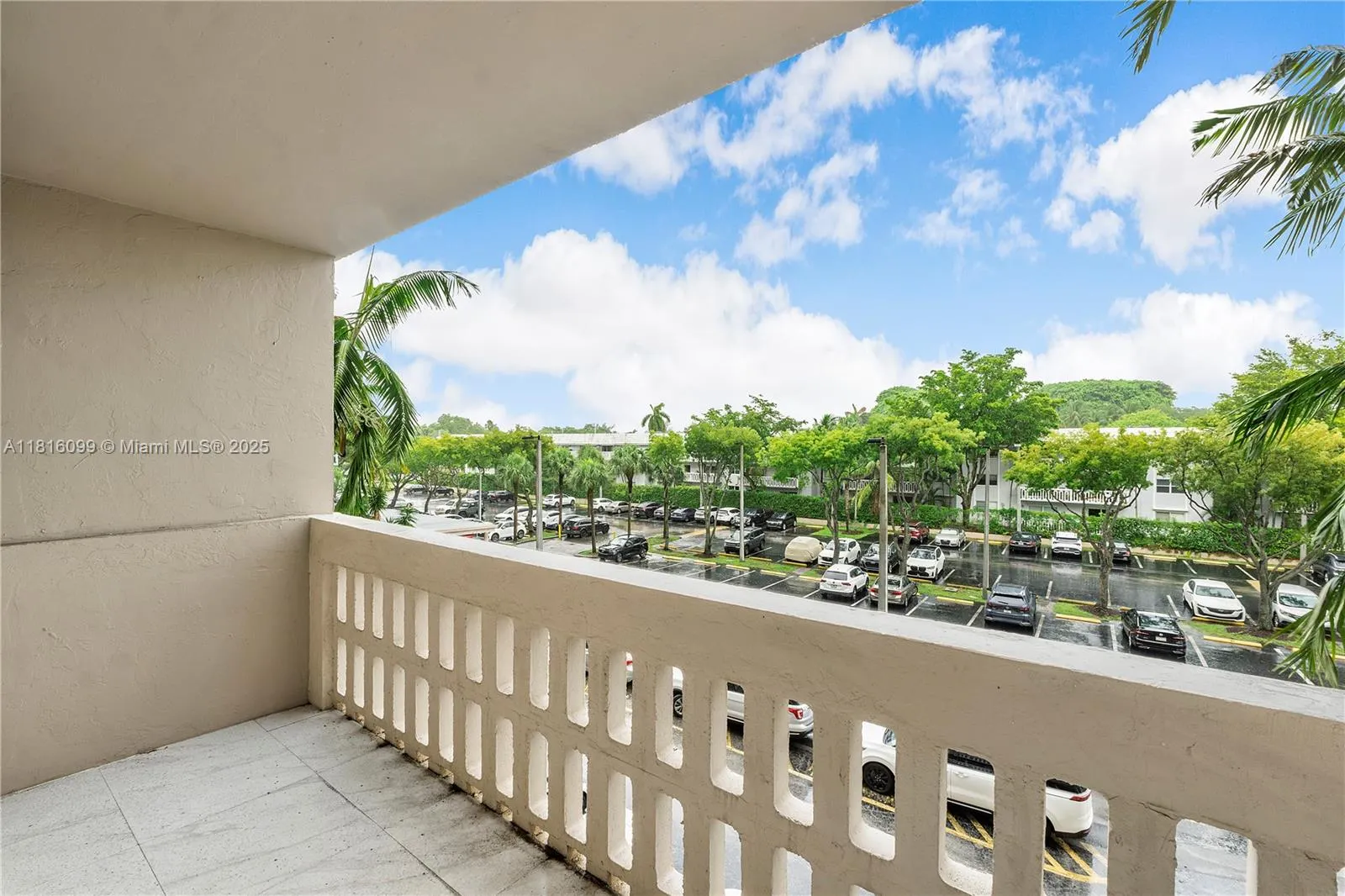 90 Edgewater Dr, #305