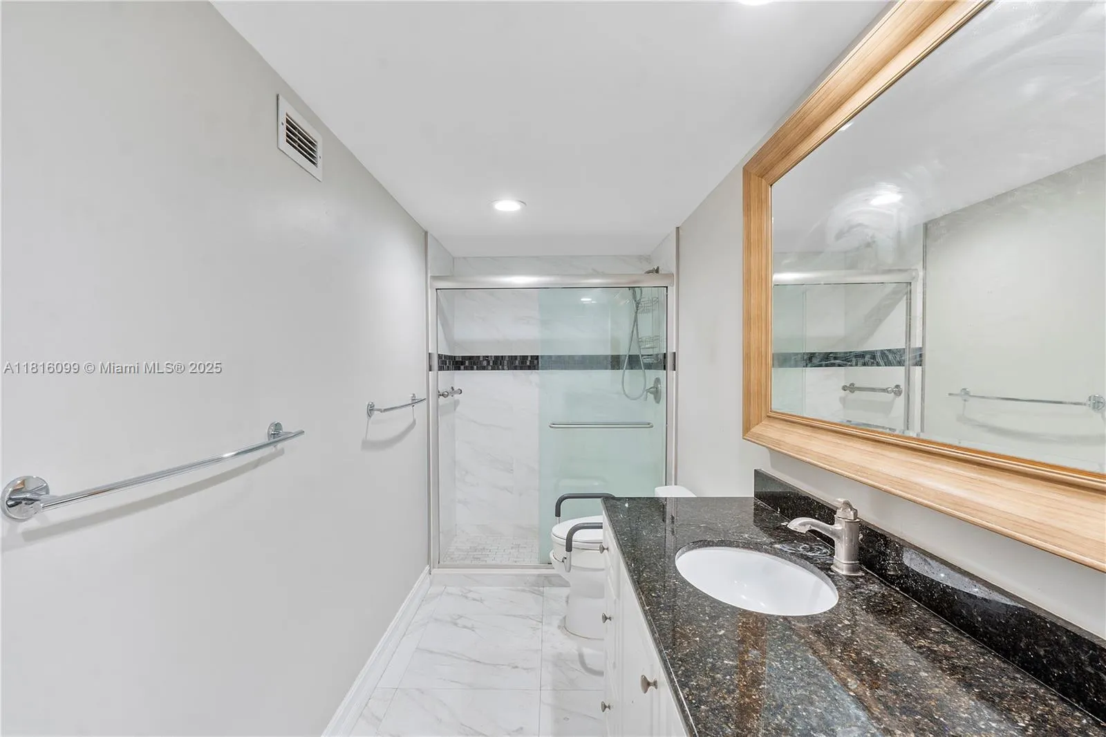 90 Edgewater Dr, #305