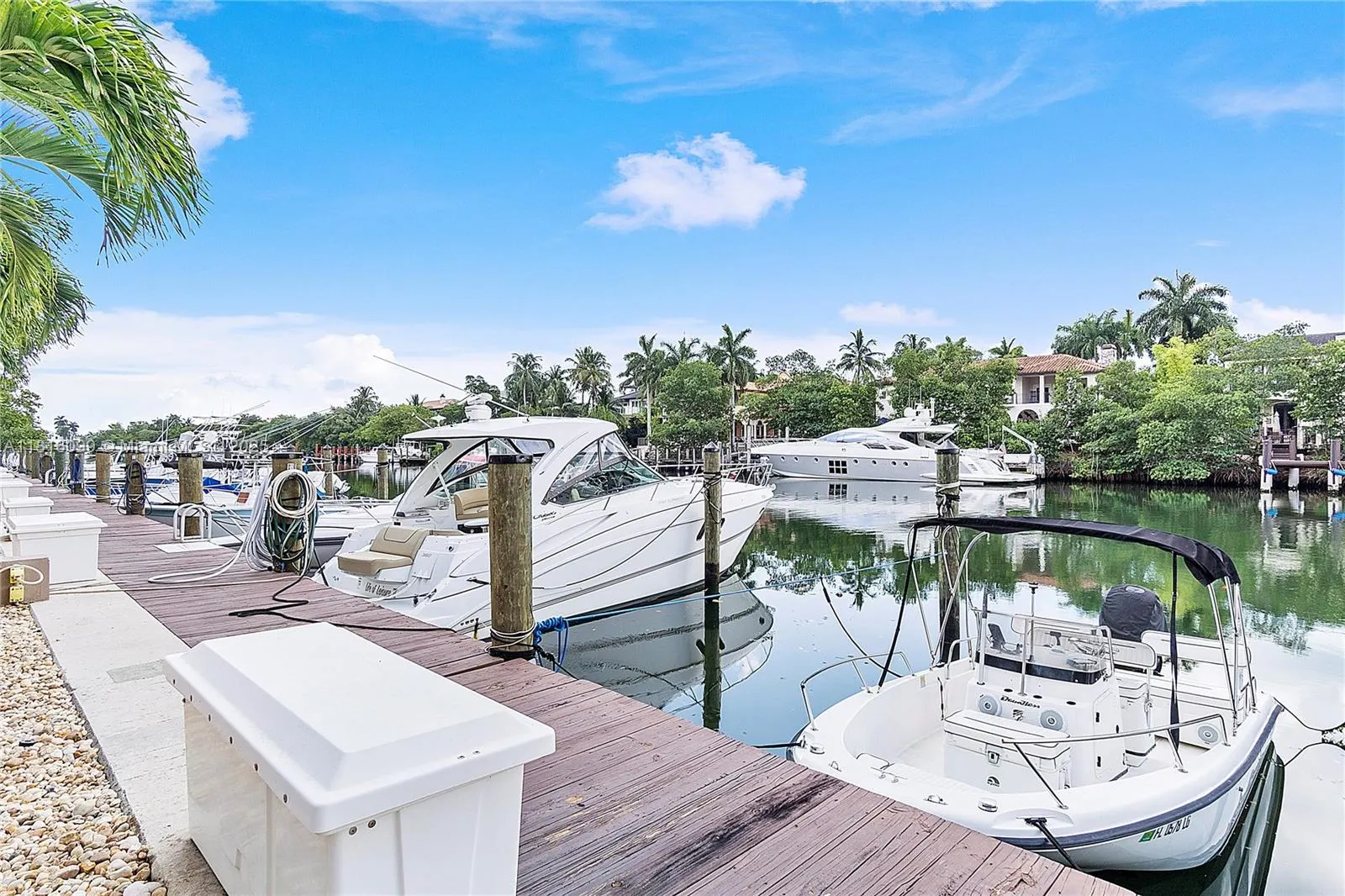 90 Edgewater Dr, #305
